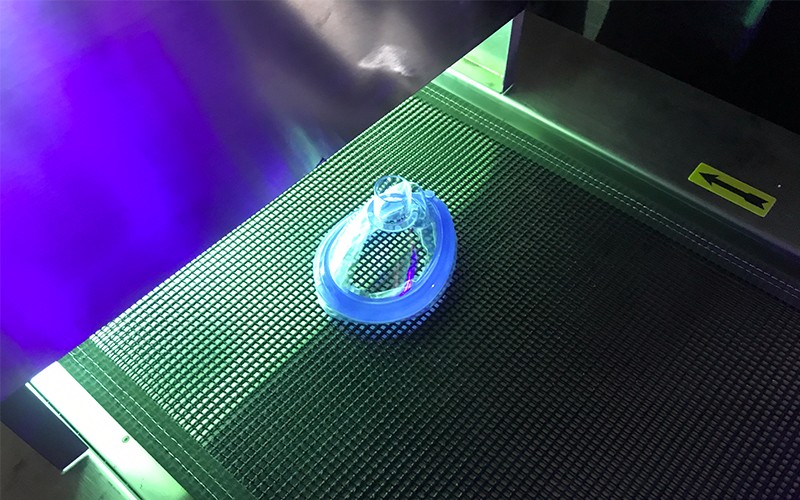 醫用口罩uv點膠粘貼LED uv固光固化設備.jpg 醫用口罩uv點膠粘貼LED uv固光固化設備.jpg